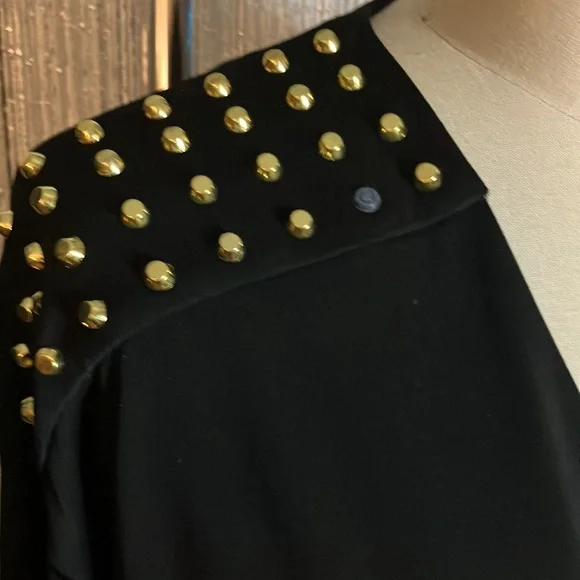 Classic jumper with gold stud Epaulette detail. - Picture 4 of 14